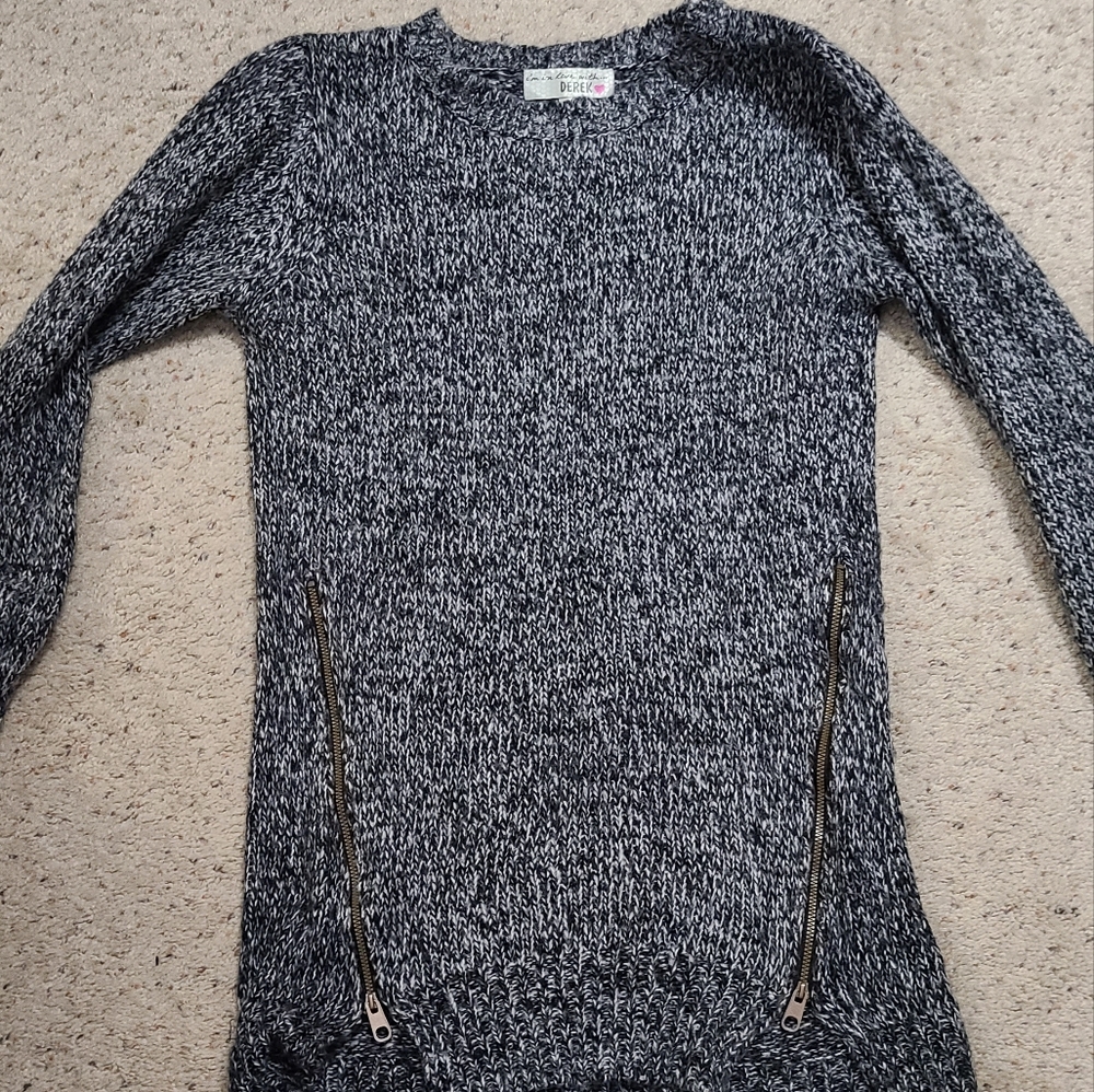 Derek Heart marble long sweater. L.